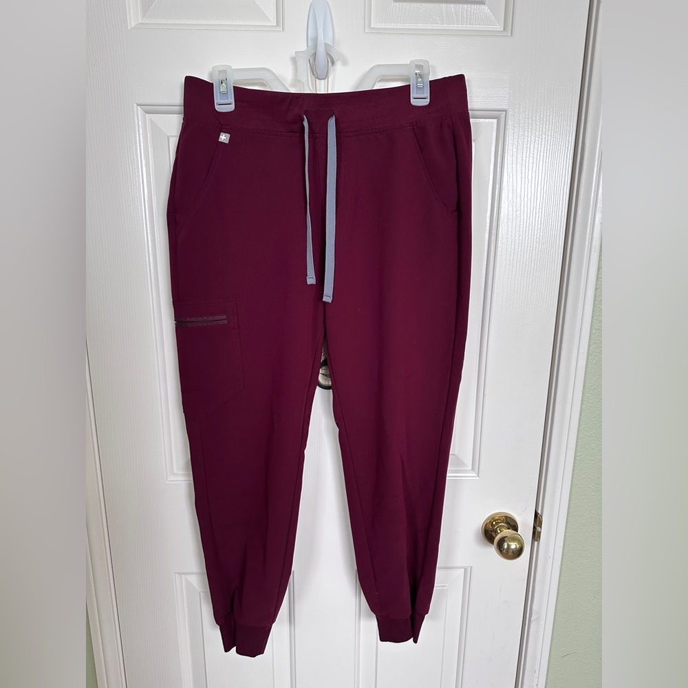 Burgundy Zamora™ - Petite Jogger Scrub Pants